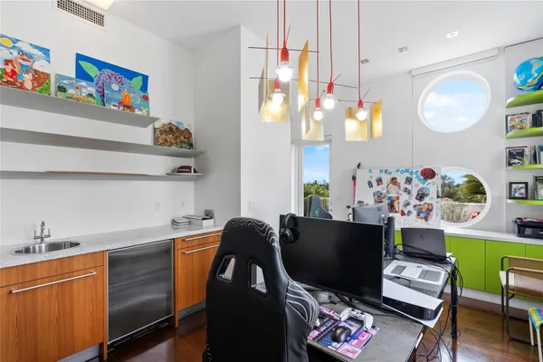 $6,000,000 | 6001 Laguna Path South, Miami Beach, FL 33141