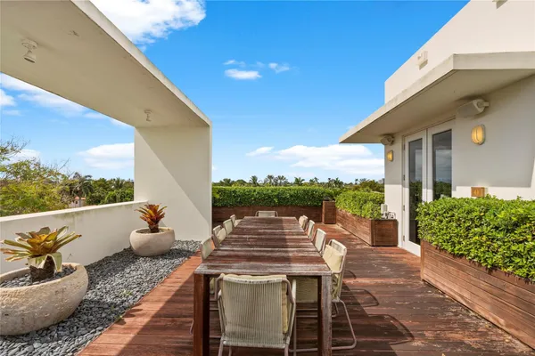 $6,000,000 | 6001 Laguna Path South, Miami Beach, FL 33141