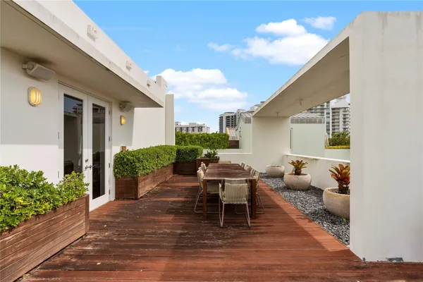 $6,000,000 | 6001 Laguna Path South, Miami Beach, FL 33141