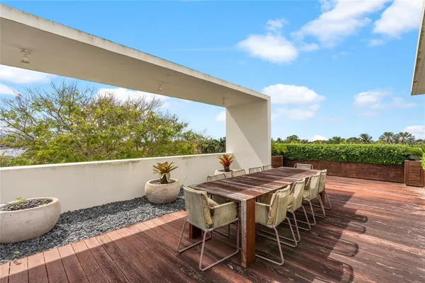 $6,000,000 | 6001 Laguna Path South, Miami Beach, FL 33141