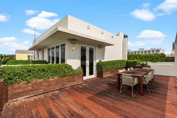 $6,000,000 | 6001 Laguna Path South, Miami Beach, FL 33141