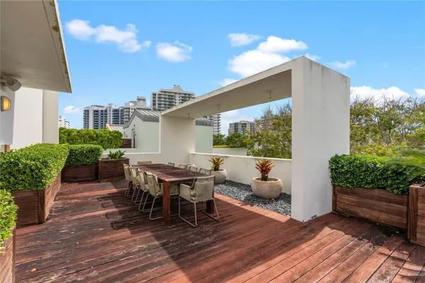 $6,000,000 | 6001 Laguna Path South, Miami Beach, FL 33141