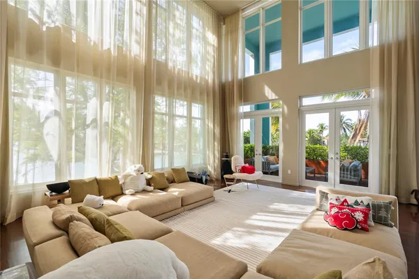 $6,000,000 | 6001 Laguna Path South, Miami Beach, FL 33141