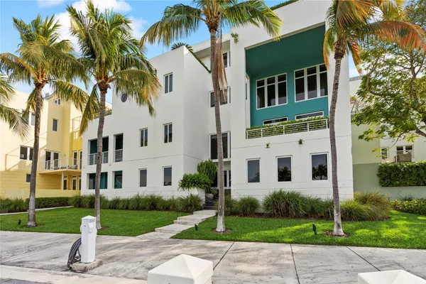 $6,000,000 | 6001 Laguna Path South, Miami Beach, FL 33141