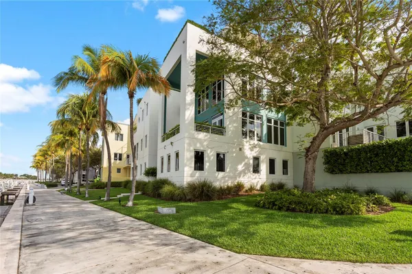 $6,000,000 | 6001 Laguna Path South, Miami Beach, FL 33141