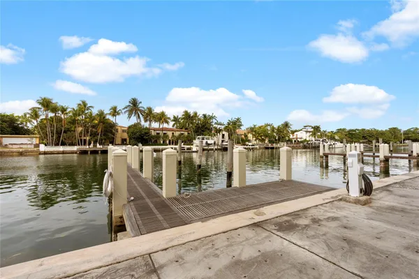 $6,000,000 | 6001 Laguna Path South, Miami Beach, FL 33141