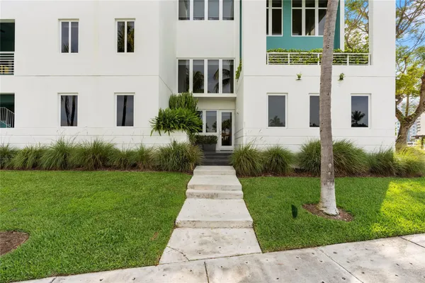 $6,000,000 | 6001 Laguna Path South, Miami Beach, FL 33141