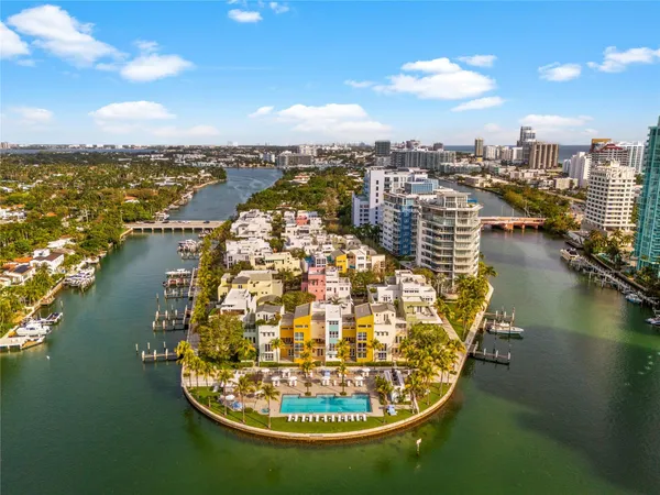 $6,000,000 | 6001 Laguna Path South, Miami Beach, FL 33141