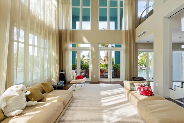 $6,000,000 | 6001 Laguna Path South, Miami Beach, FL 33141