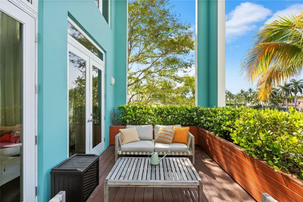 $6,000,000 | 6001 Laguna Path South, Miami Beach, FL 33141