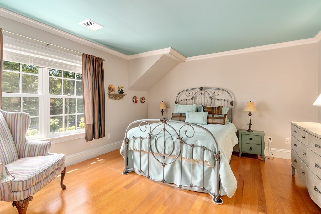 21 Radcliffe Road Weston, MA 02493 - Photo 26 of 42