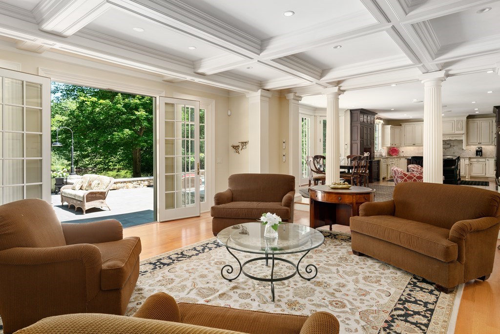 21 Radcliffe Road Weston, MA 02493 - Photo 10 of 42