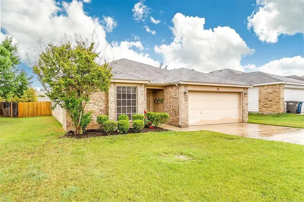 $300,000 | 660 Rosario Lane, Fort Worth, TX 76052