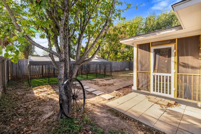 $289,000 | 222 Bryant Drive, Bastrop, TX 78602