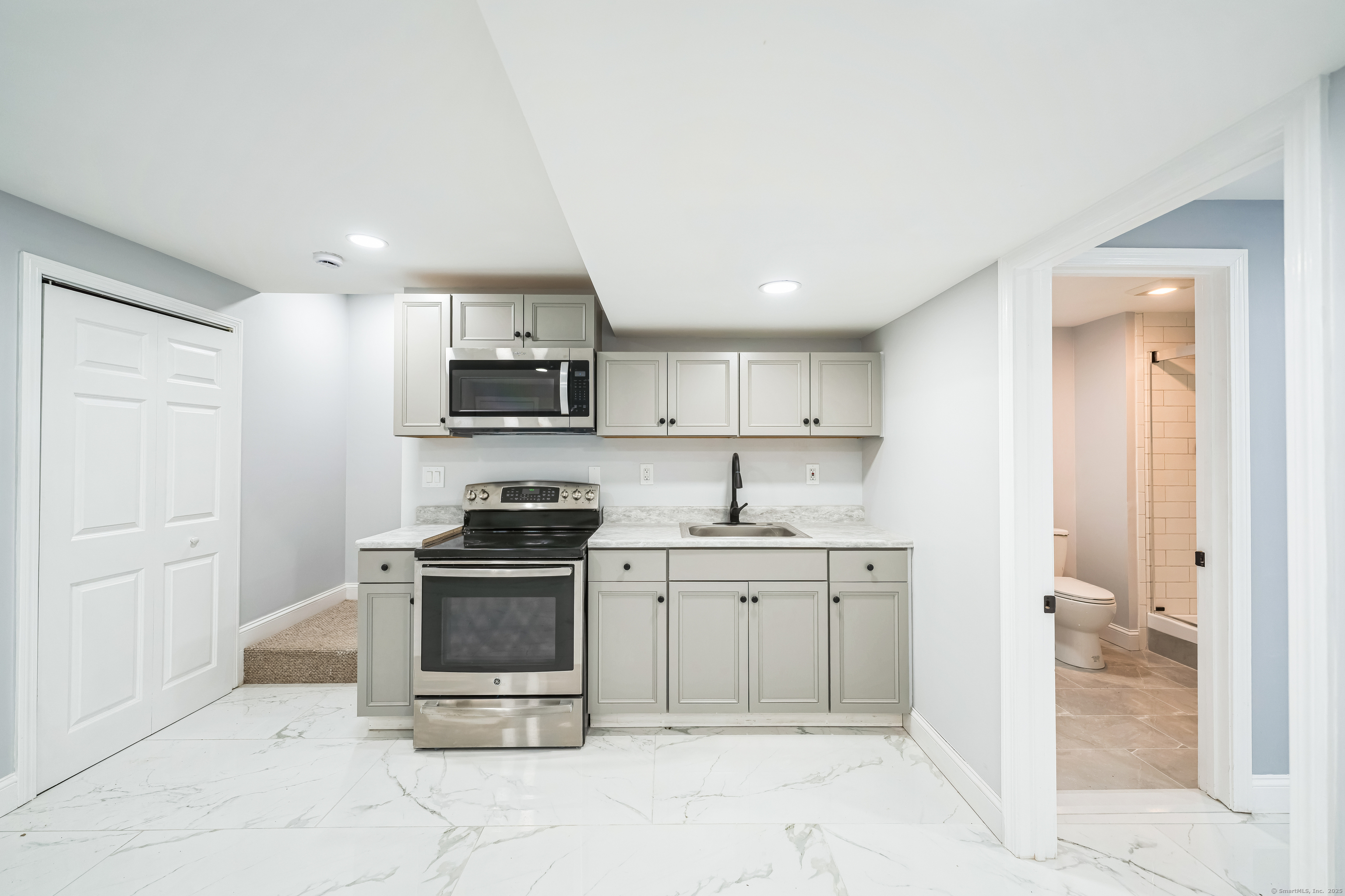 11 Priscilla Road West Haven, CT 06516 - Photo 32 of 40