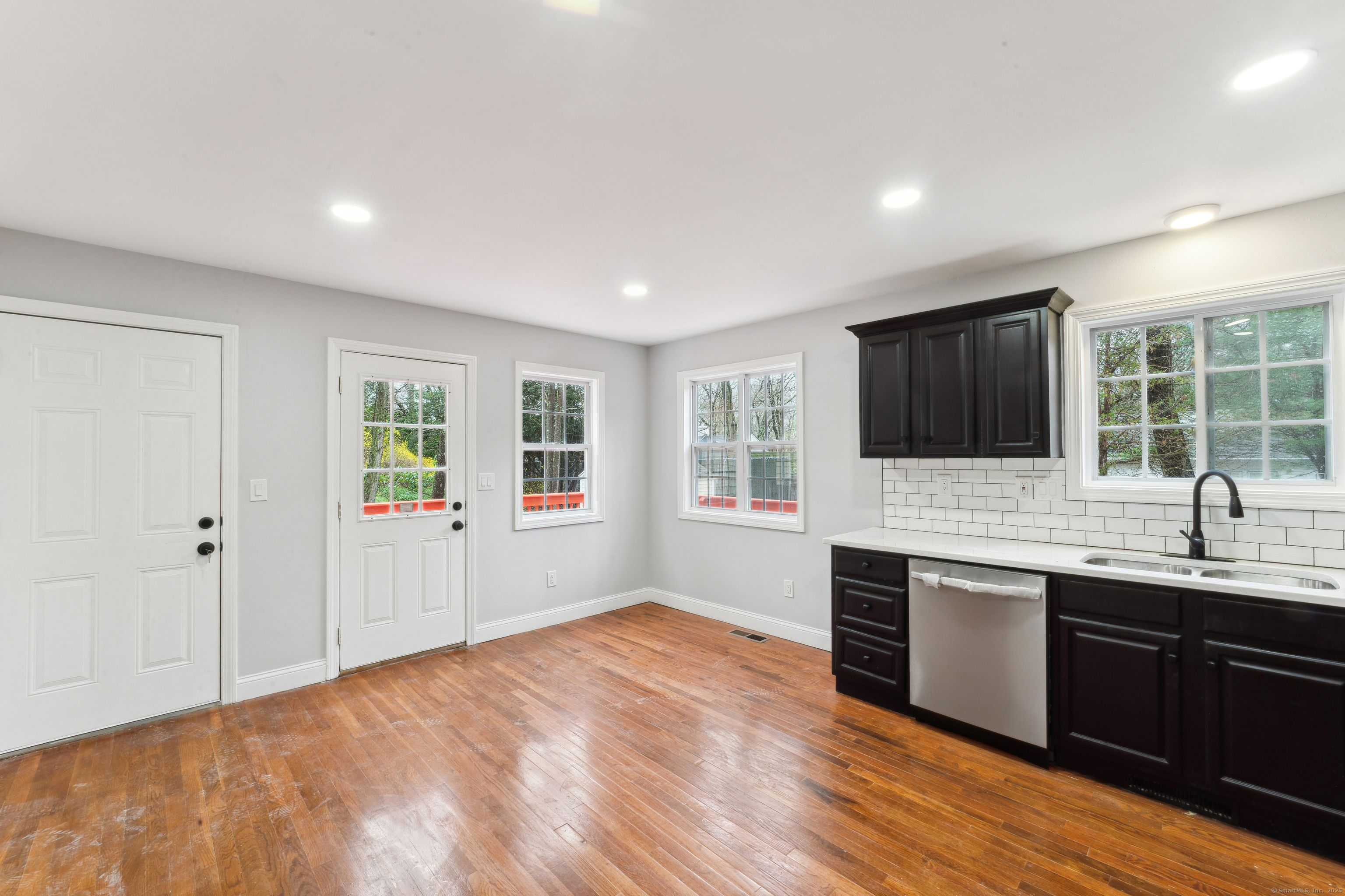 11 Priscilla Road West Haven, CT 06516 - Photo 8 of 40