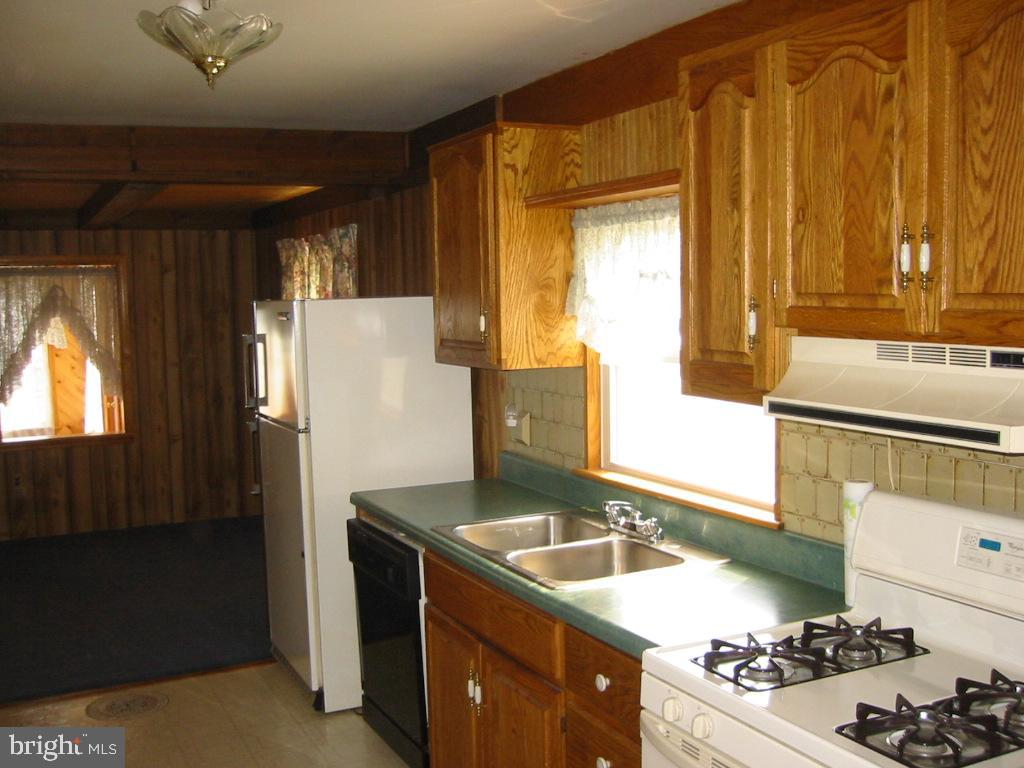 2002 Mill Road Elizabethtown, PA 17022 - Photo 3 of 15 Gallery Image 3