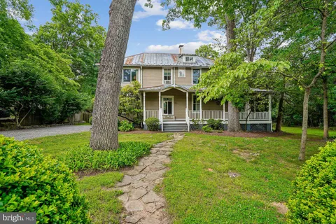 $799,999 | 16 Maple Avenue, Washington Grove, MD 20880
