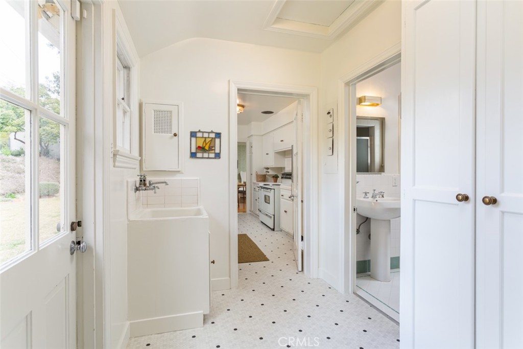 2435 Ridgeway Road San Marino, CA 91108 - Photo 14 of 38 a bathroom with a shower