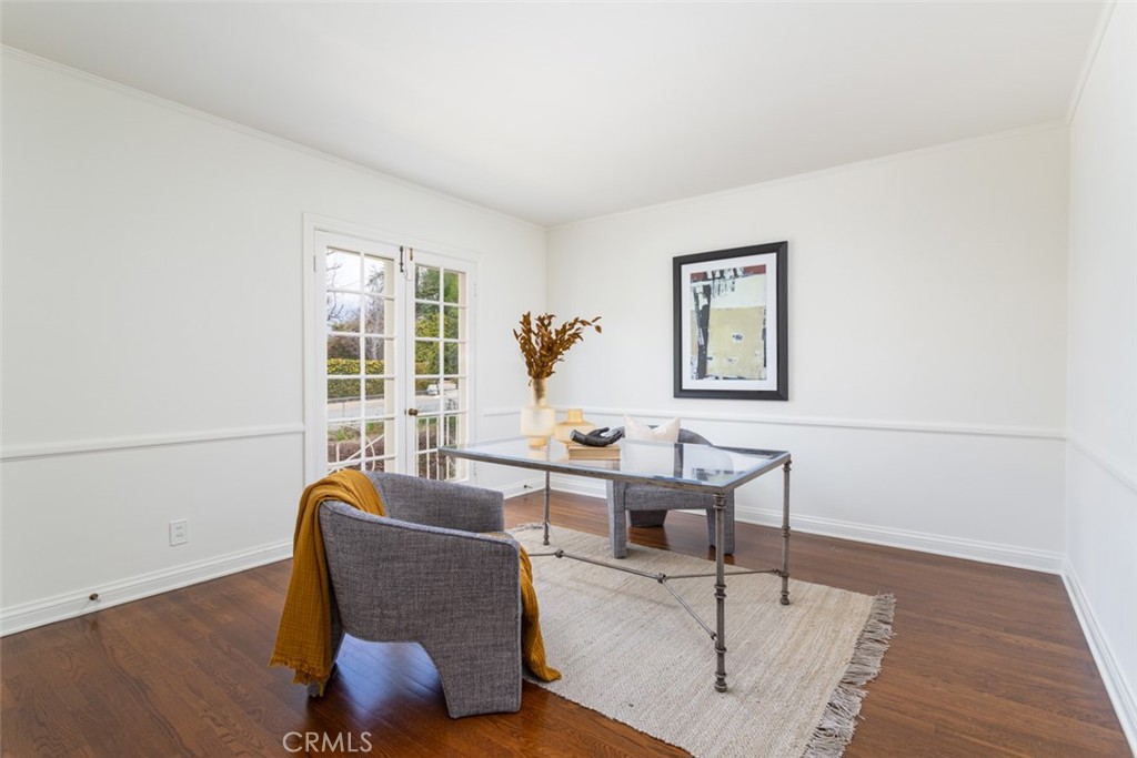 2435 Ridgeway Road San Marino, CA 91108 - Photo 18 of 38 a living room with furniture and a potted plant