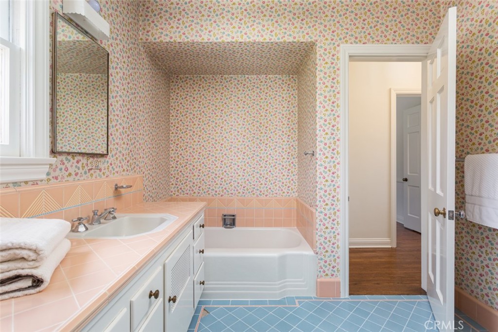 2435 Ridgeway Road San Marino, CA 91108 - Photo 24 of 38 a bathroom with a tub sink and a mirror