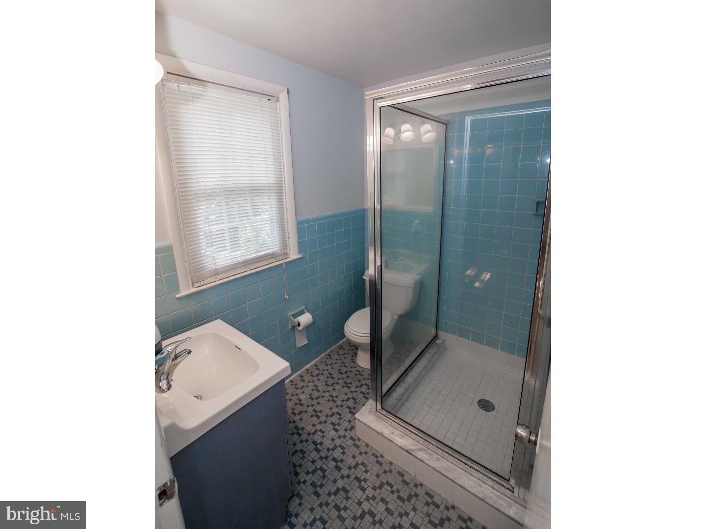 484 Kerr Lane Springfield, PA 19064 - Photo 15 of 25 Bathroom