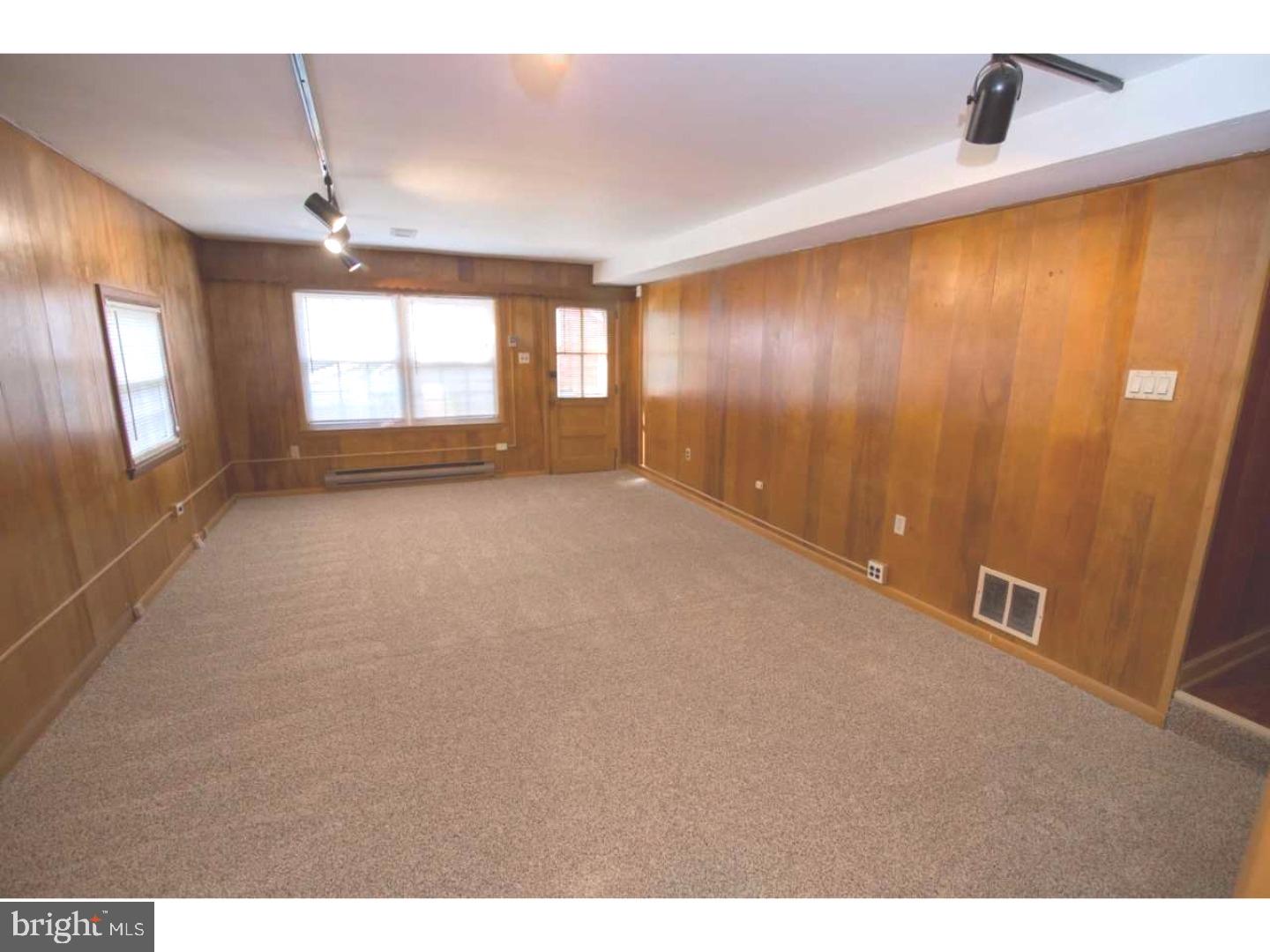 484 Kerr Lane Springfield, PA 19064 - Photo 23 of 25 Family Room
