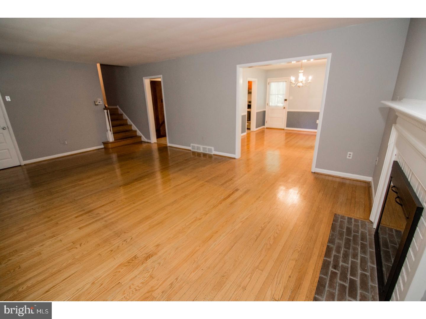484 Kerr Lane Springfield, PA 19064 - Photo 4 of 25 Living Room