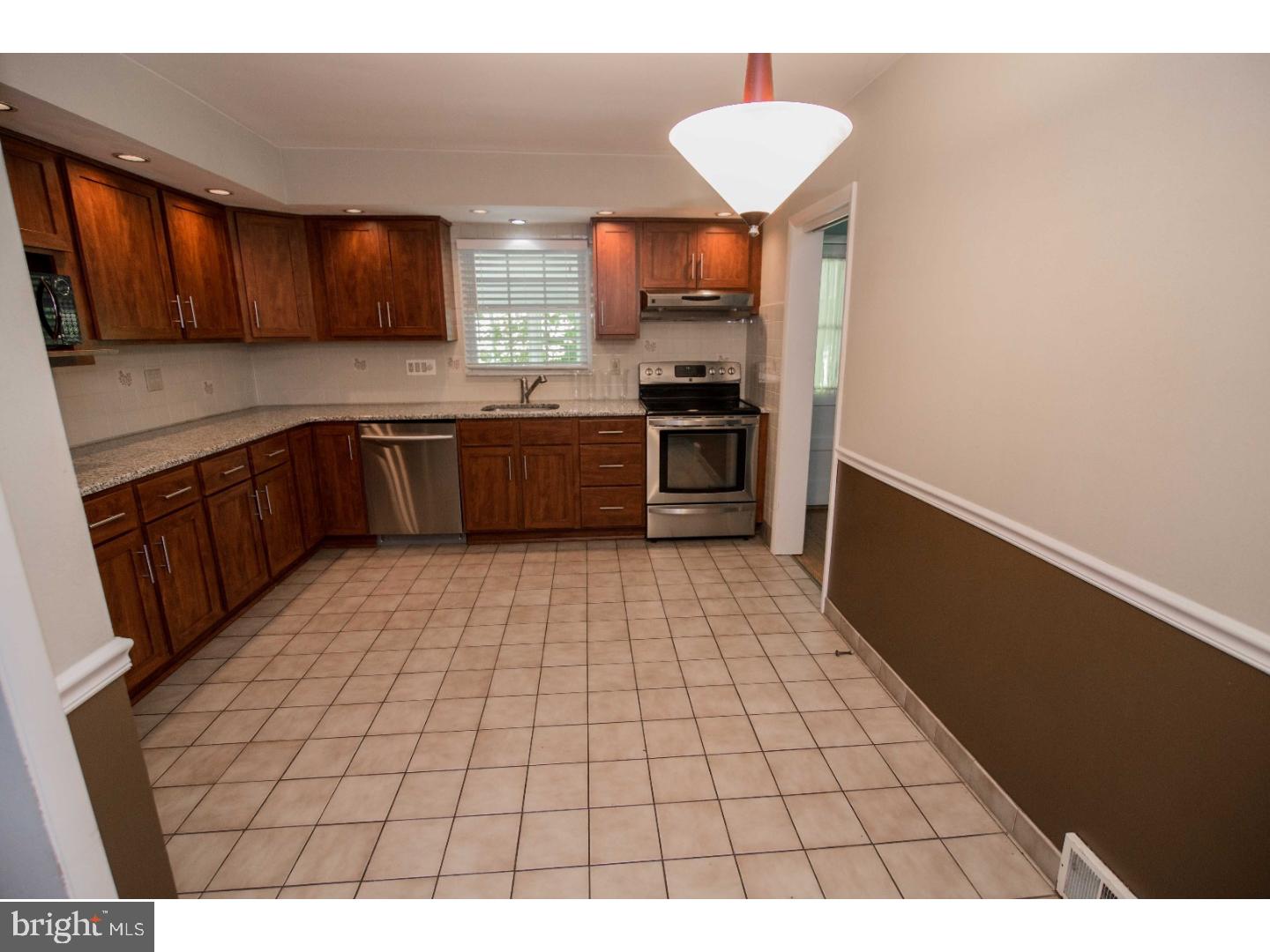 484 Kerr Lane Springfield, PA 19064 - Photo 8 of 25 Kitchen