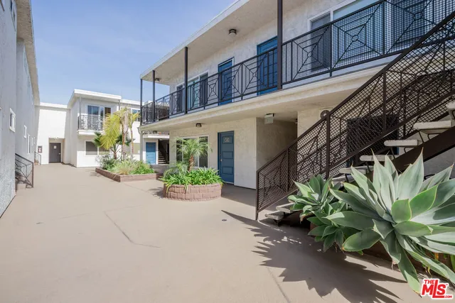 $669,000 | 2721 2nd Street, Unit 211, Santa Monica, CA 90405