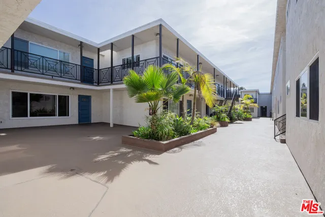 $669,000 | 2721 2nd Street, Unit 211, Santa Monica, CA 90405