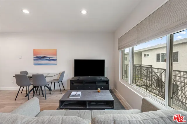 $669,000 | 2721 2nd Street, Unit 211, Santa Monica, CA 90405