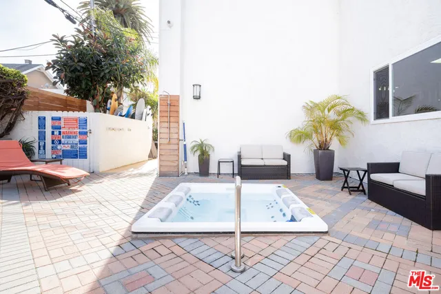 $669,000 | 2721 2nd Street, Unit 211, Santa Monica, CA 90405