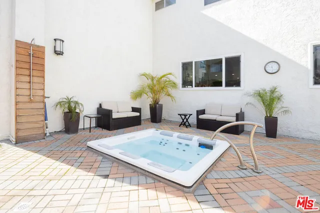 $669,000 | 2721 2nd Street, Unit 211, Santa Monica, CA 90405