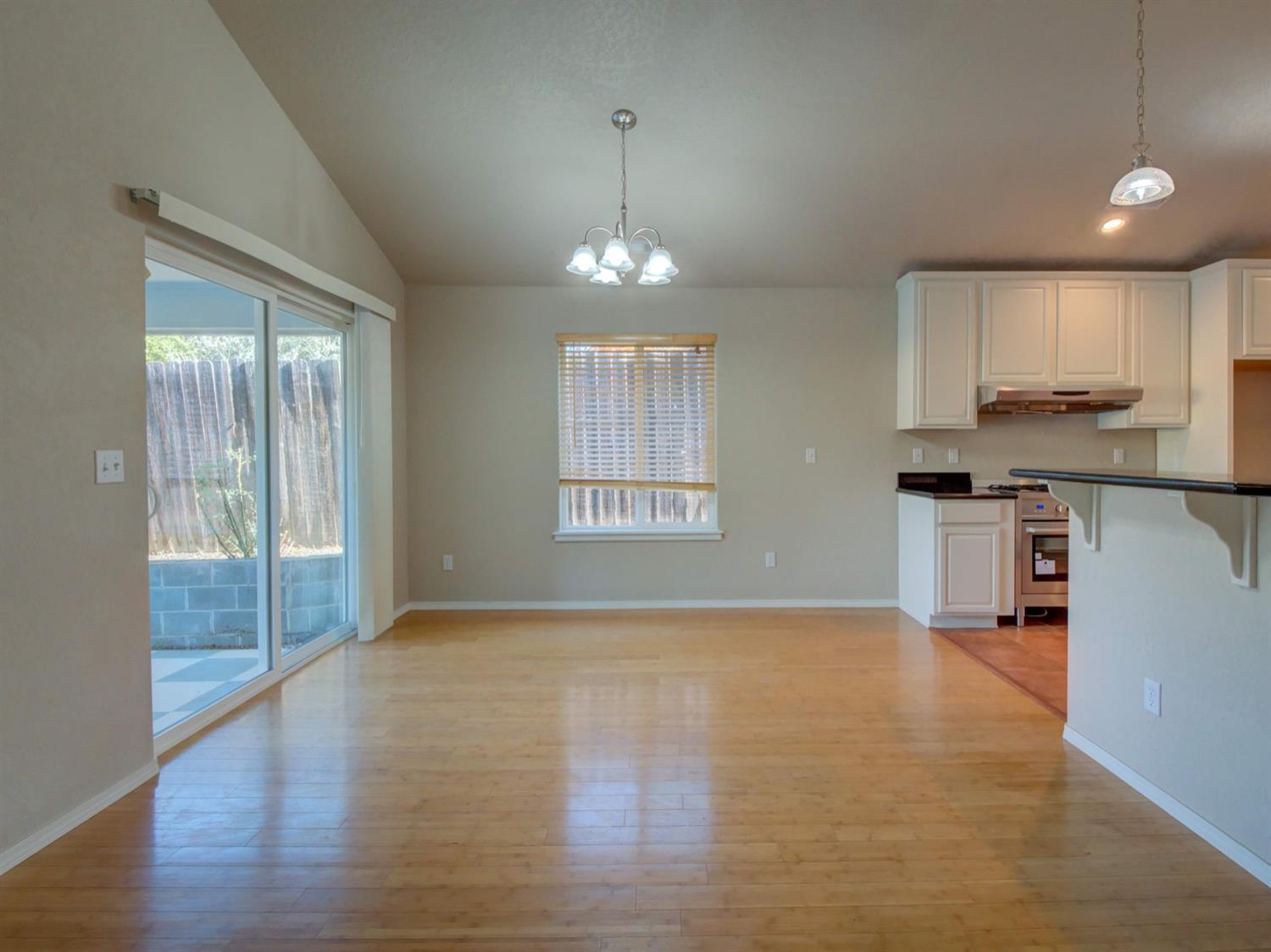 1535 Ridge Way Medford, OR 97504 - Photo 6 of 23 Informal dining area, with kitchen on ri