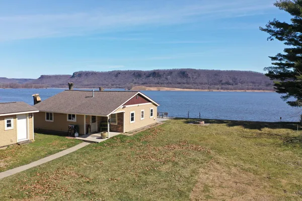 $675,000 | 67480 County Road 76, Wabasha, MN 55981
