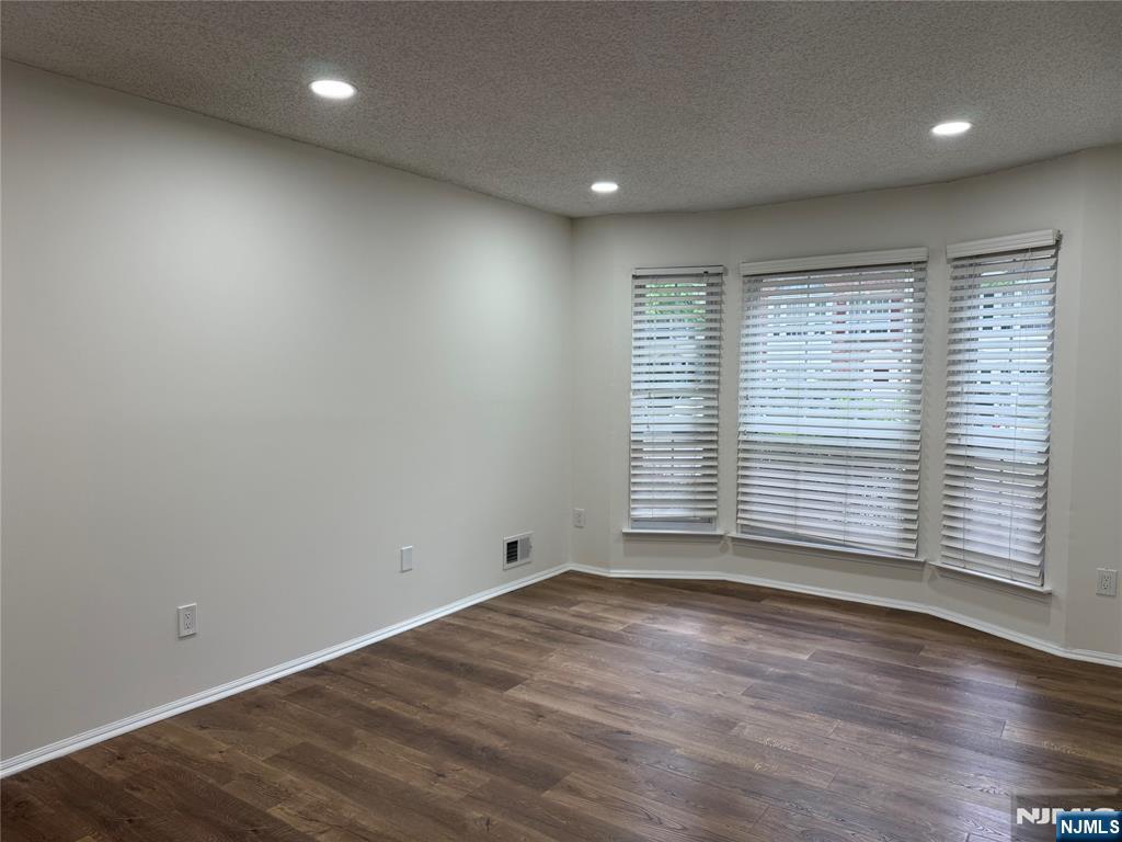 250 Larch Lane Mahwah, NJ 07430 - Photo 13 of 20