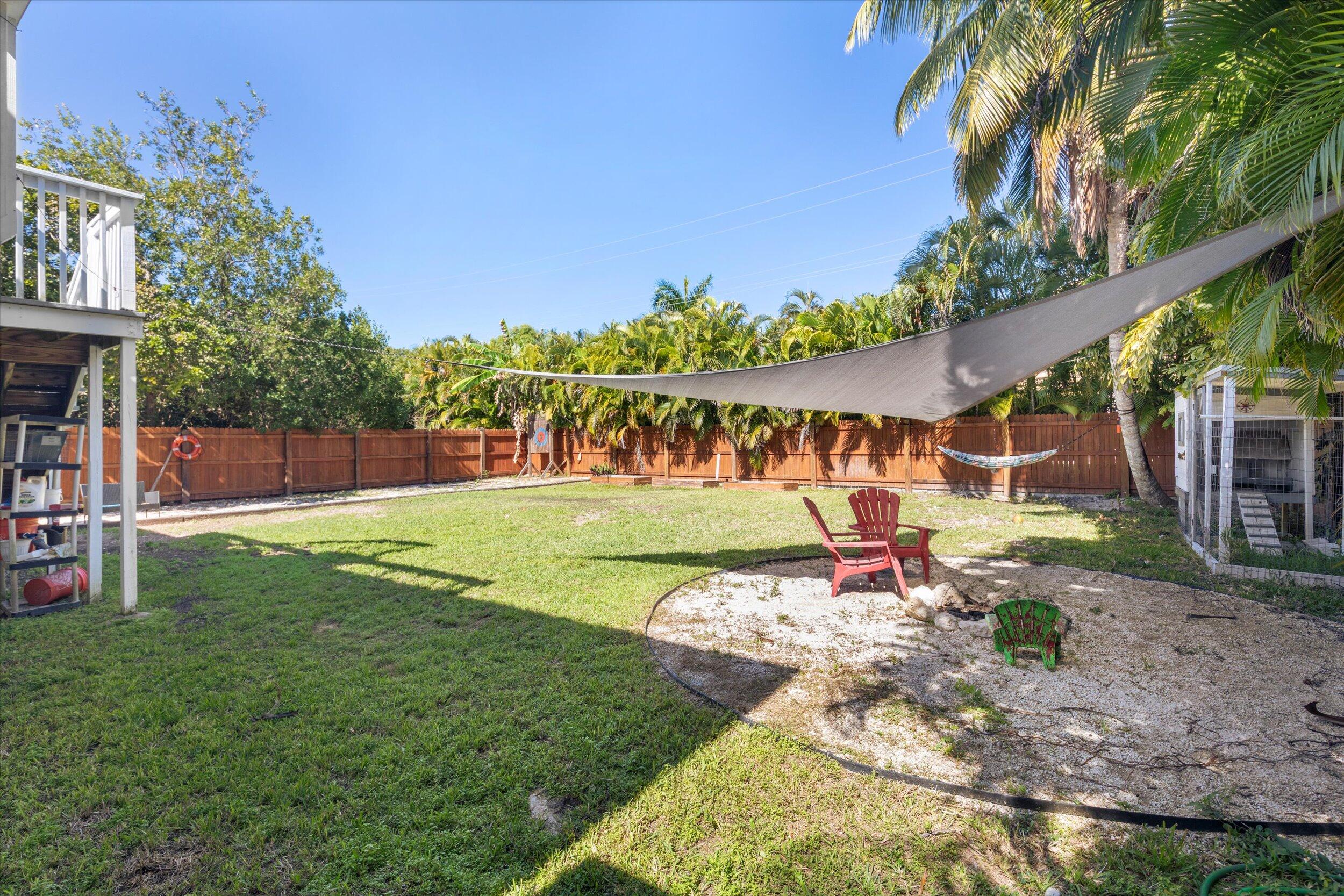 27147 Dolphin Road Summerland Key, FL 33042 - Photo 13 of 17 Backyard life