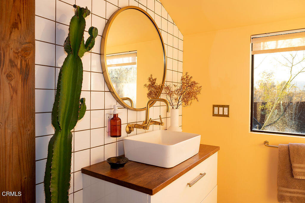 9427 T-Circle Drive Morongo Valley, CA 92256 - Photo 16 of 41 a living room with washer and a window