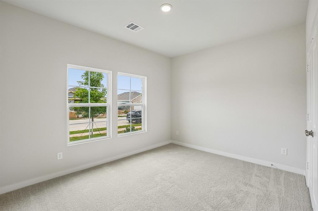 369 Declan Street Springtown, TX 76082 - Photo 18 of 37