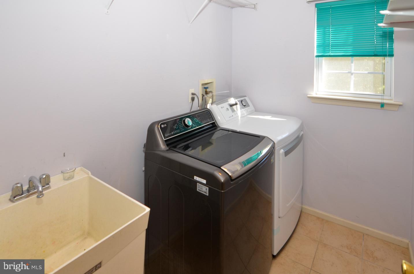 9 Noa Court Hamilton, NJ 08690 - Photo 19 of 47 a utility room with washer and dryer