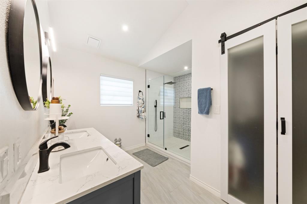 2114 Engle Avenue Dallas, TX 75224 - Photo 14 of 27 a bathroom with a sink and mirror