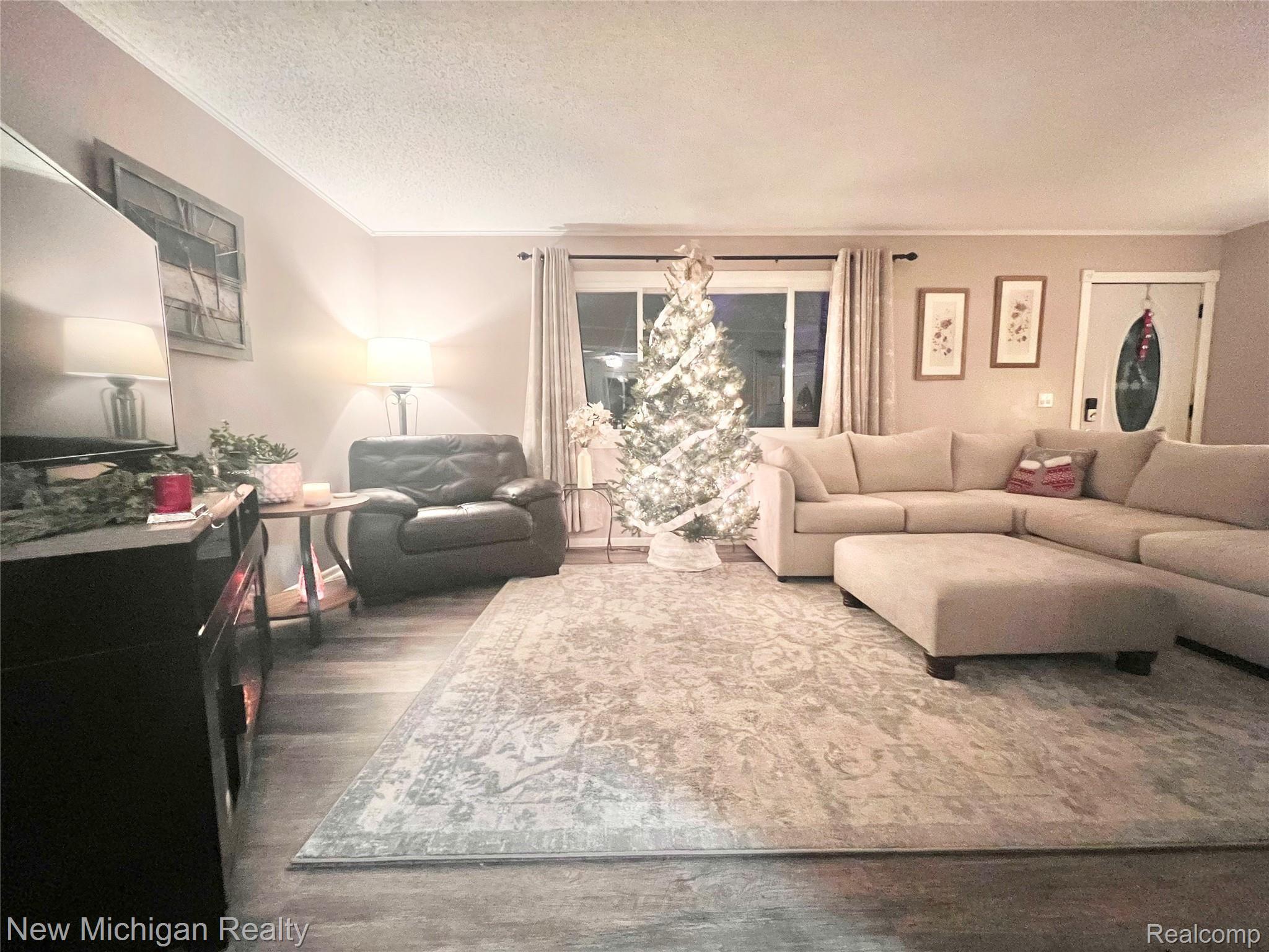 14371 South Duffield Road Byron, MI 48418 - Photo 5 of 25 4BE1BEFB-4473-4321-AAA4-1F9B248C5A0A.jpeg
