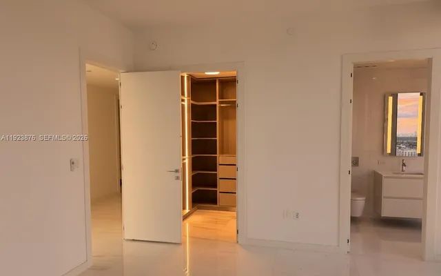 $39,500 | 300 Biscayne Blvd Way, Unit 4201, Miami, FL 33131