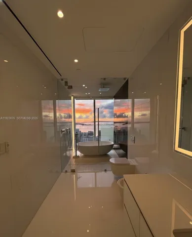 $39,500 | 300 Biscayne Blvd Way, Unit 4201, Miami, FL 33131