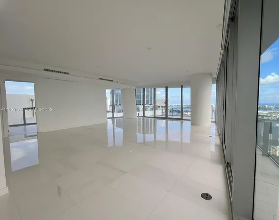 $39,500 | 300 Biscayne Blvd Way, Unit 4201, Miami, FL 33131