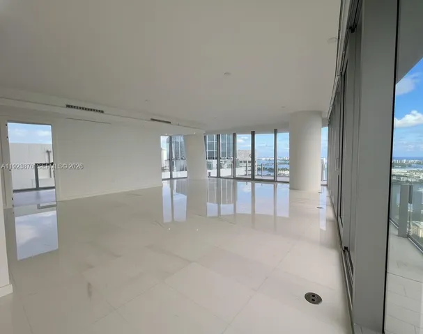 $39,500 | 300 Biscayne Blvd Way, Unit 4201, Miami, FL 33131