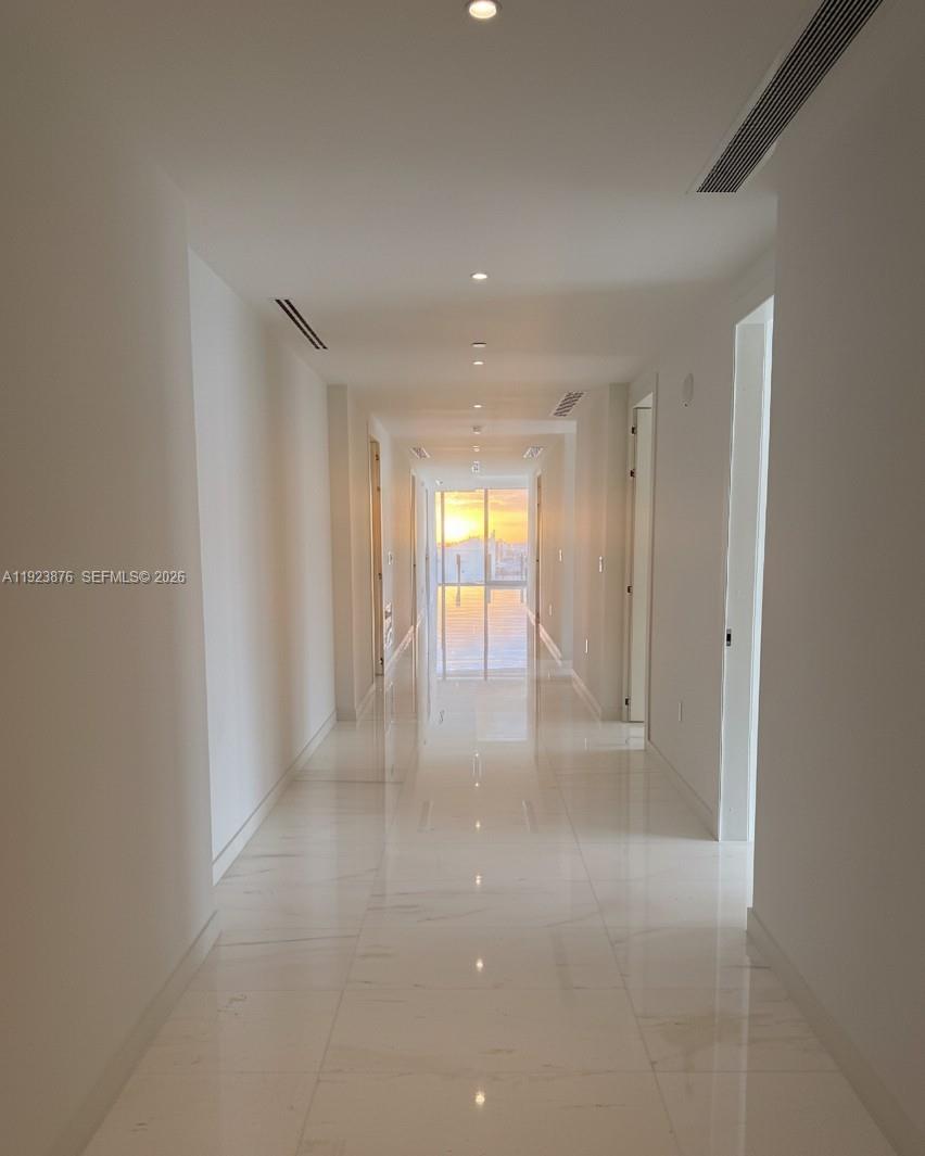 300 Biscayne Blvd Way, Unit 4201 Miami, FL 33131 - Photo 10 of 21 a view of entryway
