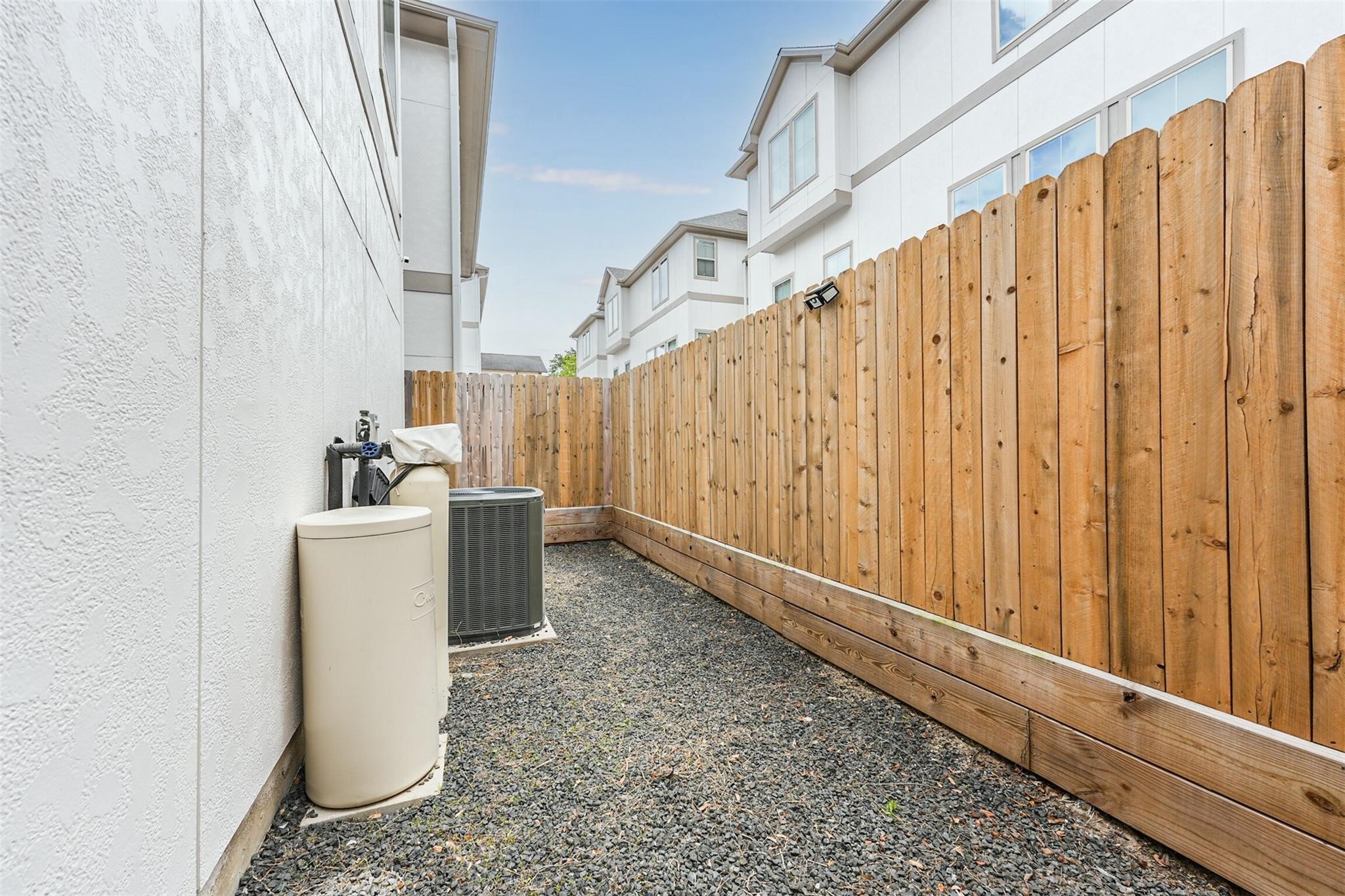 5209 Allen Street, Unit F Houston, TX 77007 - Photo 4 of 40