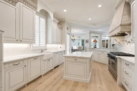 $3,250,000 | 2242 Pelham Drive, Houston, TX 77019